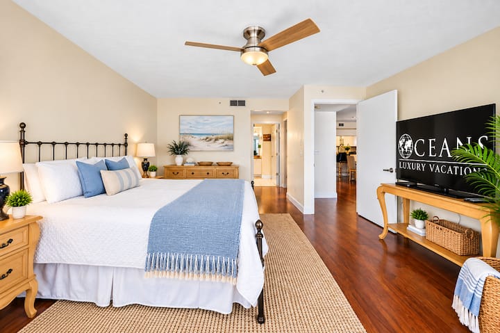 Reclining chair, King bed, TV, and private balcony access