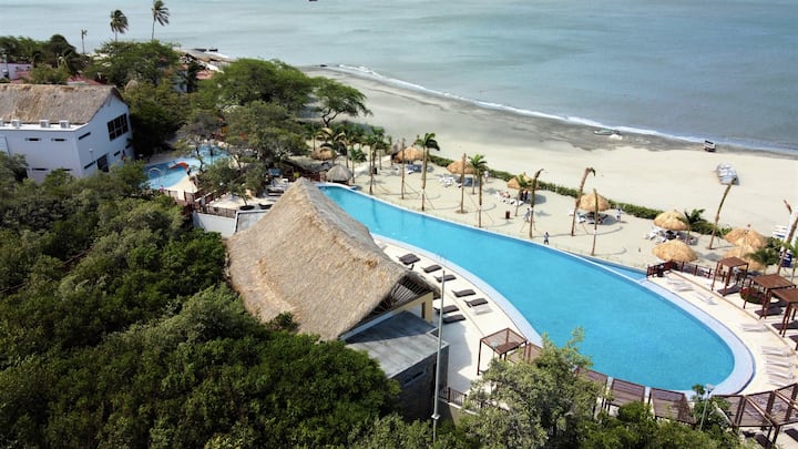Apt with ocean view and direct access to the beach