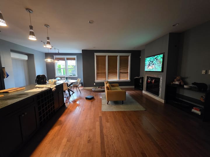 Private Minimalist Room In Shared Modern House - Nanaimo