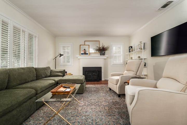 Land Park Tudor Retreat With Hot Tub - Crocker Art Museum