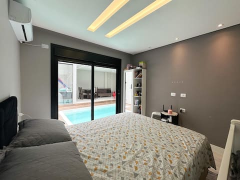 House with pool and gourmet space