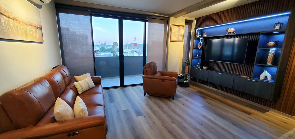 Top performing Airbnb: Beautiful view Downtown TJ, New Apt, quiet. in Tijuana