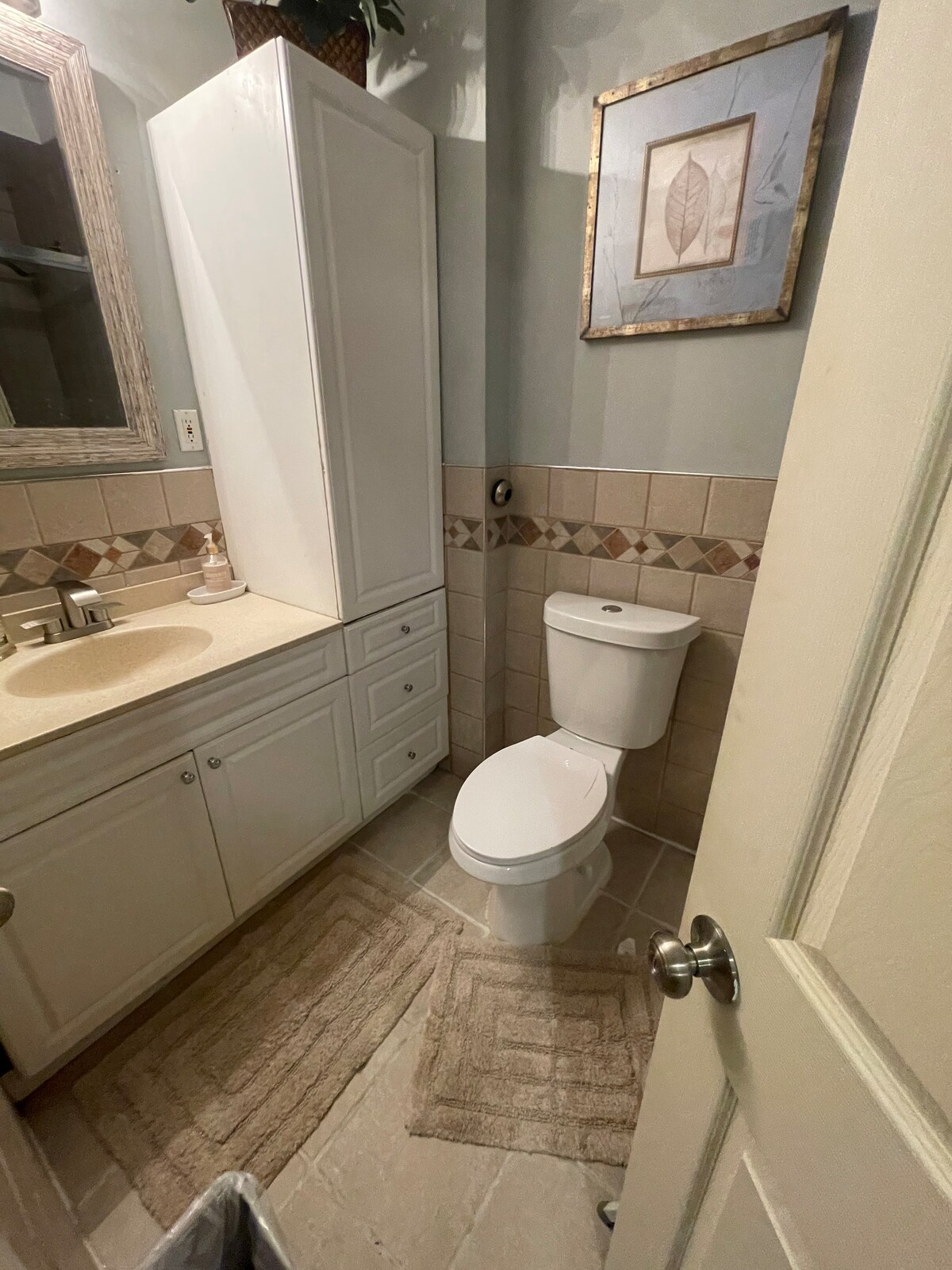 Chic & Serene NE Philly Stay l Desk + In-Unit W/D