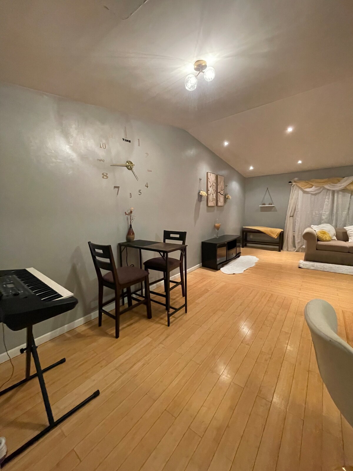 Chic & Serene NE Philly Stay l Desk + In-Unit W/D