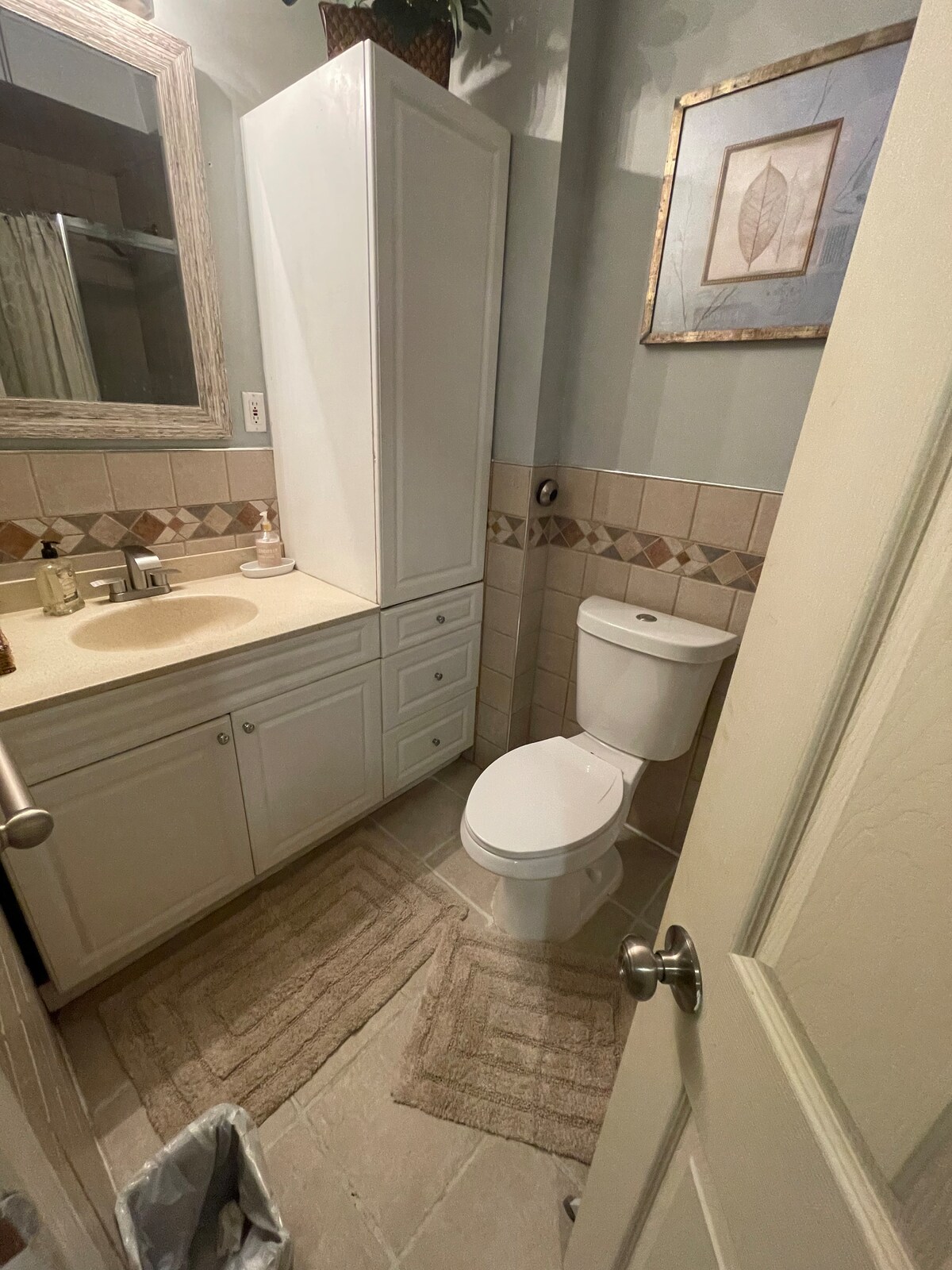 Chic & Serene NE Philly Stay l Desk + In-Unit W/D