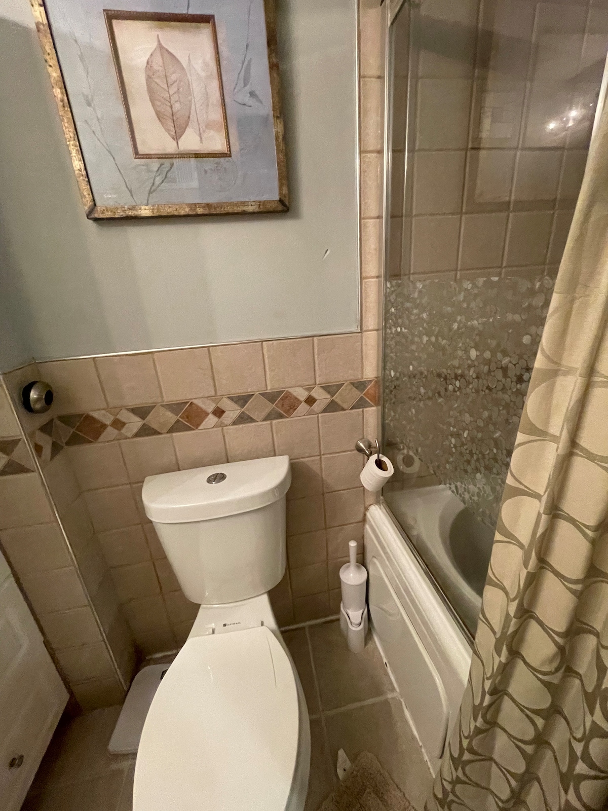 Chic & Serene NE Philly Stay l Desk + In-Unit W/D
