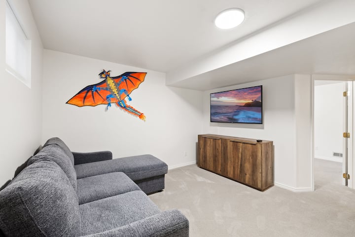 Dnevni boravak u podrumu – kauč na razvlačenje