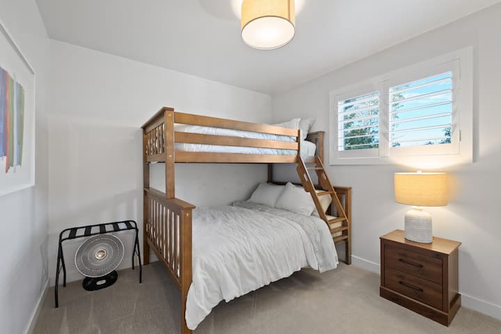 Spavaća soba 3 - krevet na kat s bračnim krevetom (180x200)