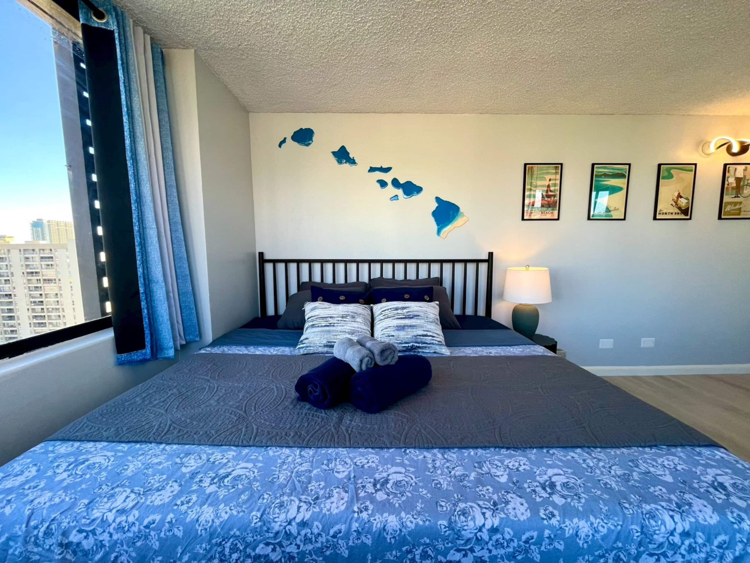 Condo in Honolulu · ★4.73 · Studio · 1 bed · 1 bath - Image 1