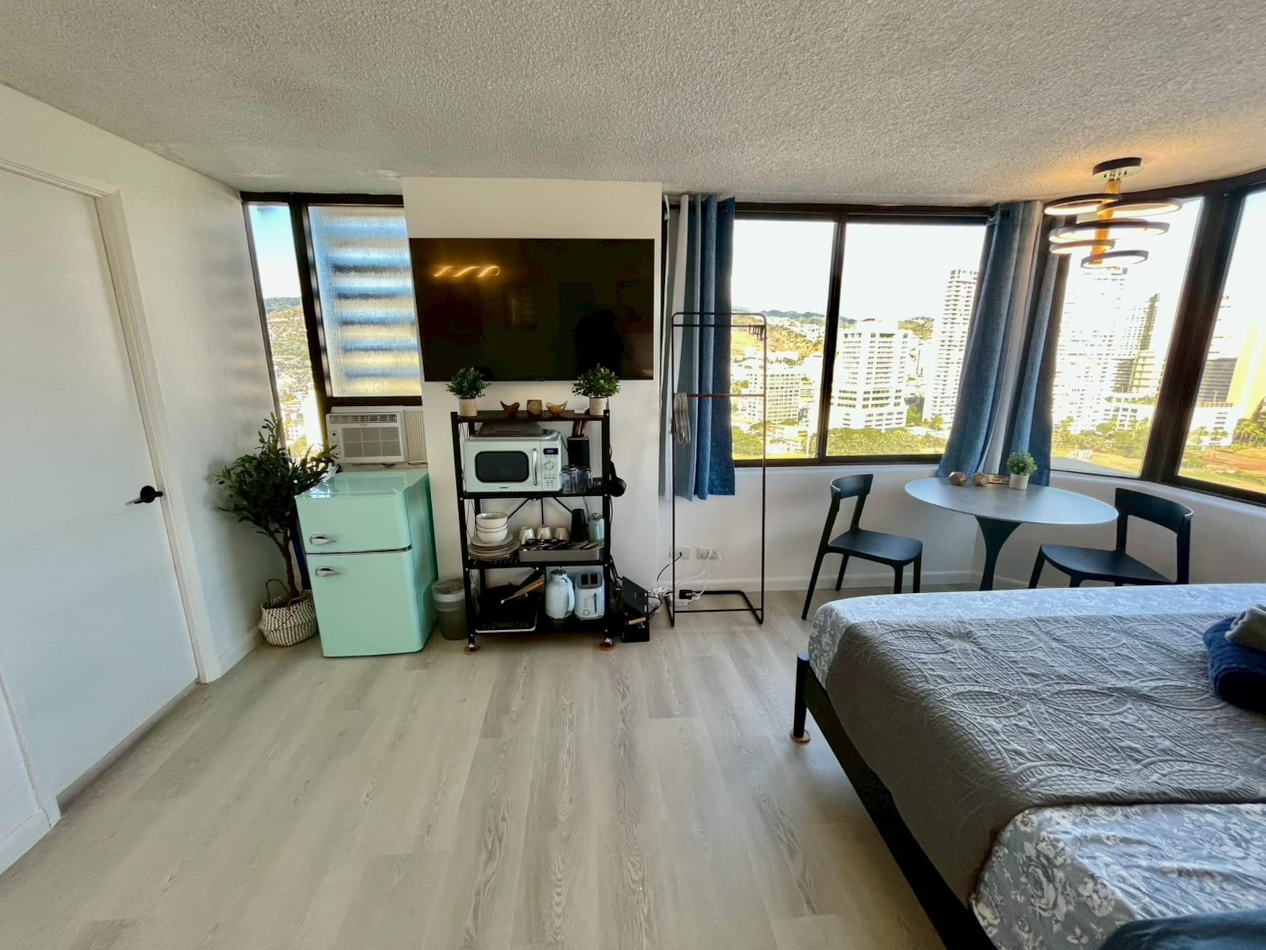 Condo in Honolulu · ★4.73 · Studio · 1 bed · 1 bath - Image 14