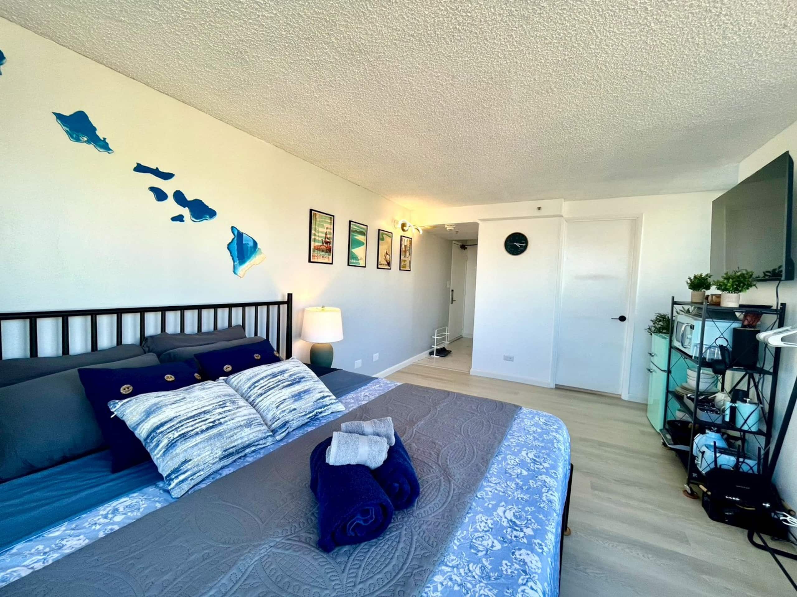 Condo in Honolulu · ★4.73 · Studio · 1 bed · 1 bath - Image 18