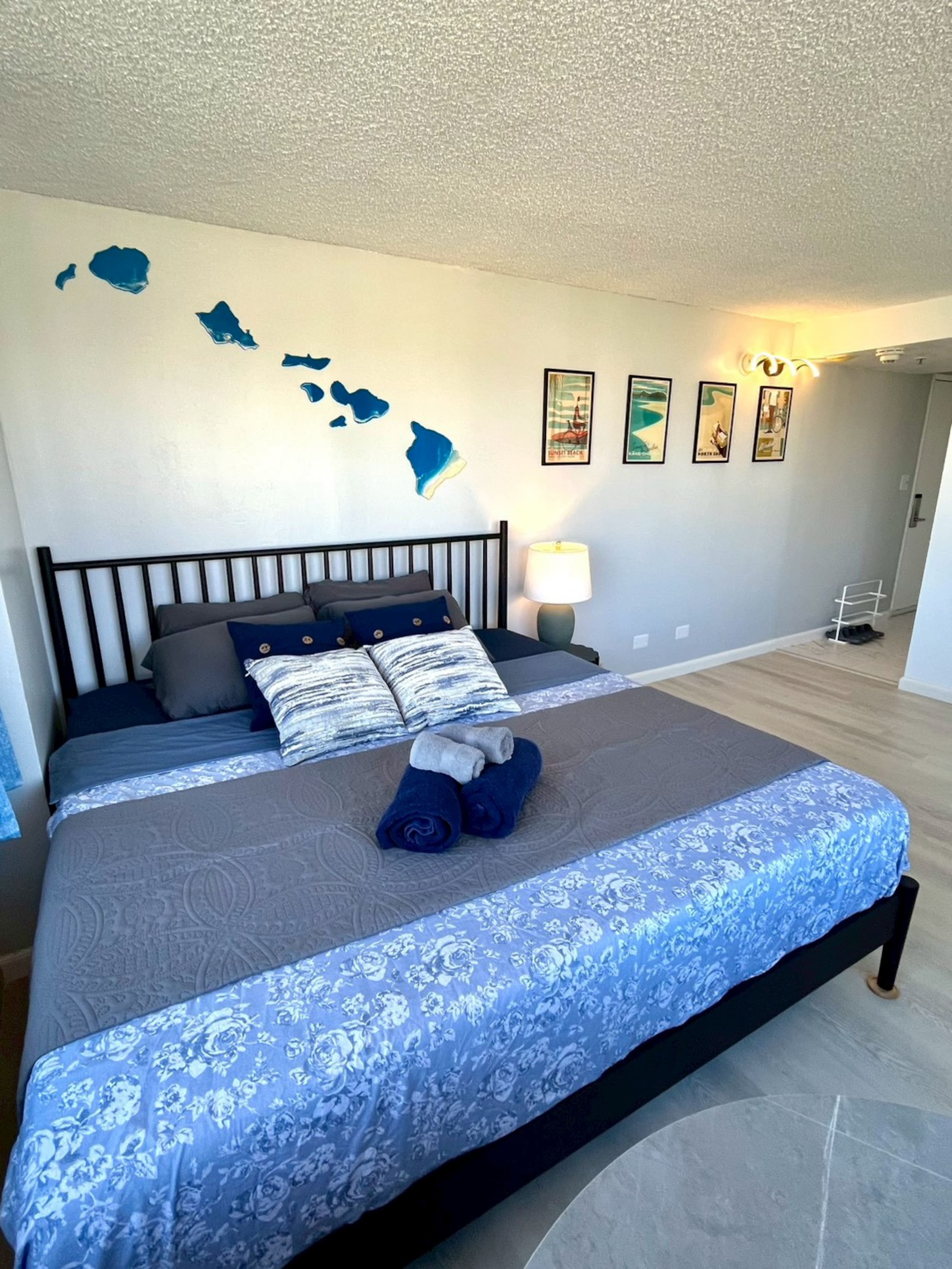 Condo in Honolulu · ★4.73 · Studio · 1 bed · 1 bath - Image 16
