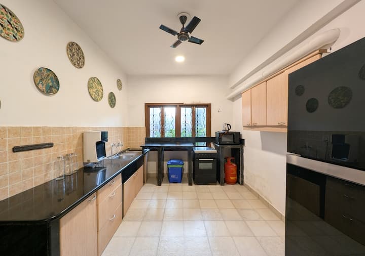 Full kitchen image 2