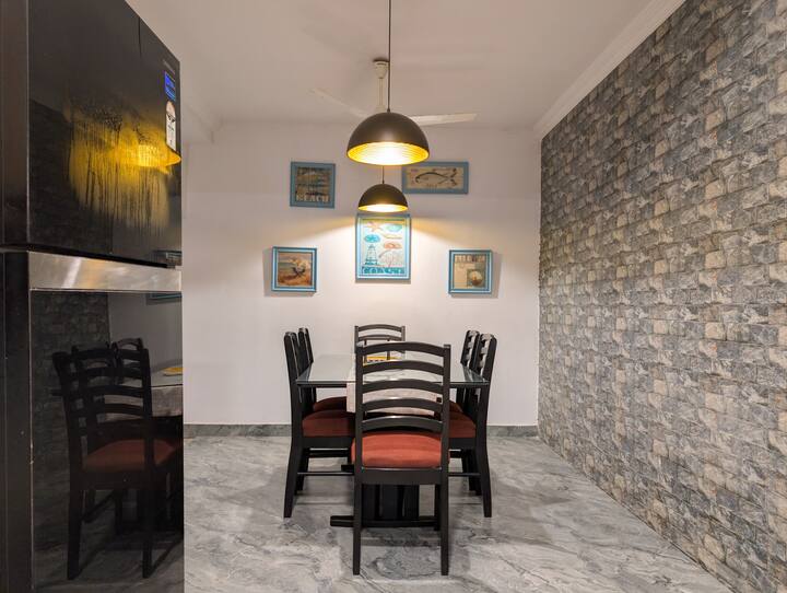 Dining area image 2