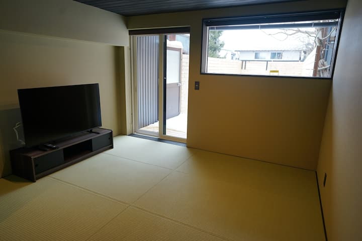 New Open 　古い町並みまで徒歩10分　伝統的建造物に指定された、庭の見える日本建築 - 高山市