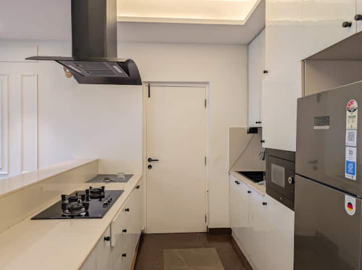 Full kitchen image 1