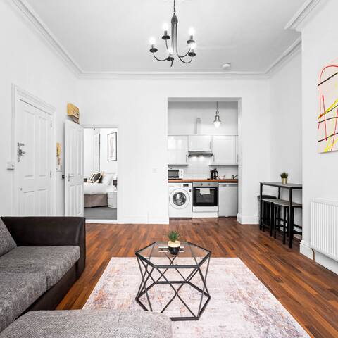 Top performing Airbnb: Modern Apartment* Fast WiFi * Smart TV in Park