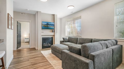 Top performing Airbnb: Cozy Swiss Condo King Bed, Sleeps 6, Free Blanket in Midway