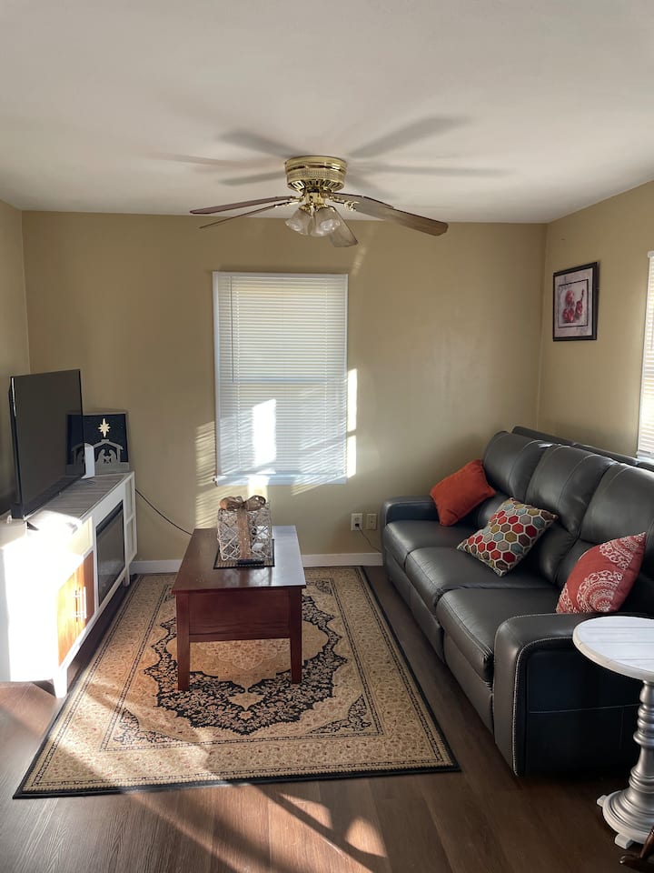 J&j Escape - Quincy, IL