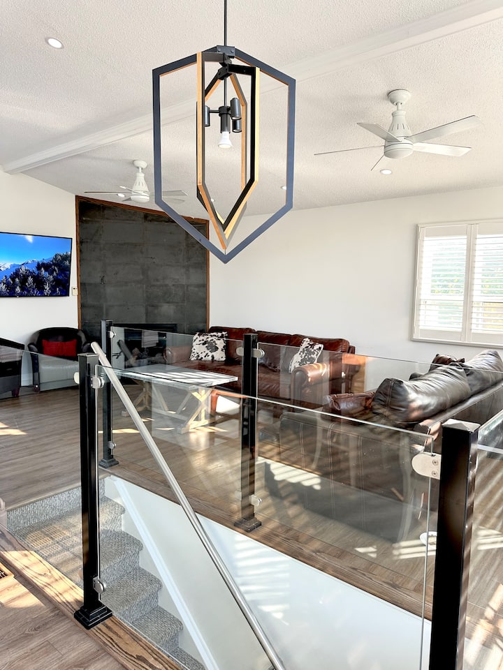 Large Cozy Chalet With Slope Views & Hot Tub - The Blue Mountains