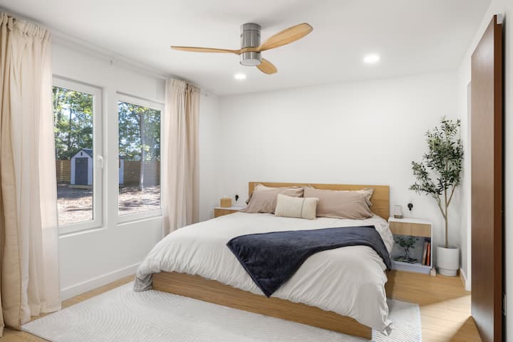 King bed on the first floor with ensuite bathroom.