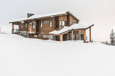 The Hemlock | Slope-Side, Hot Tub & Views