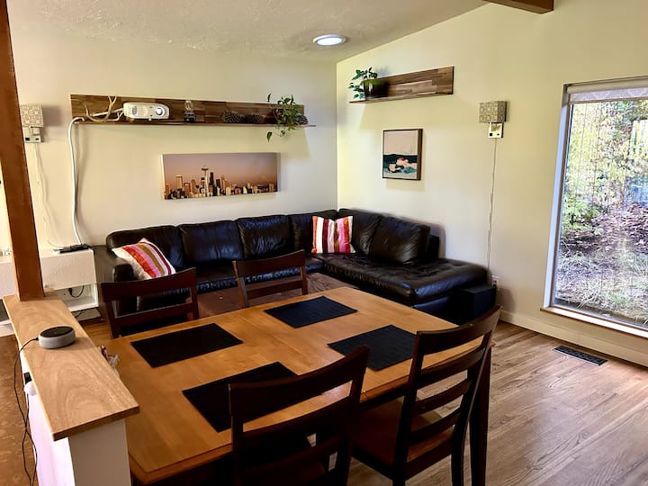 Cozy 4br Home By Airport, Parks, Beaches&bike Path - 西塔科