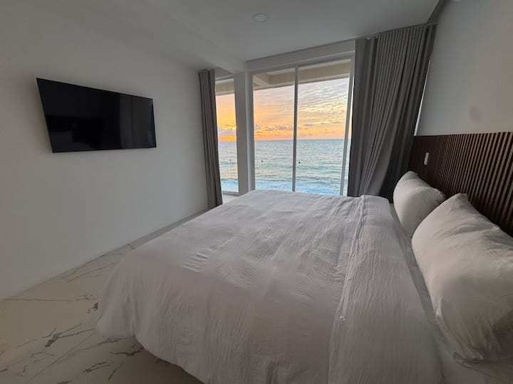 La tercer recámara cuenta con una cama king size
