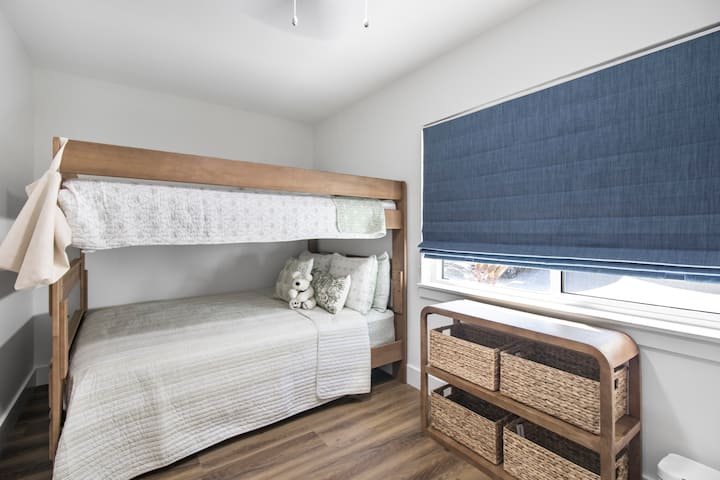 Poschodové postele s manželskou posteľou!