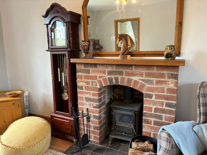 Charming Cosy Country Cottage Log Burner & Garden - Bedfordshire