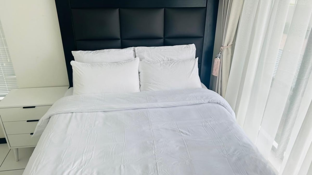 غرفة نوم ثانية بسرير مريح 