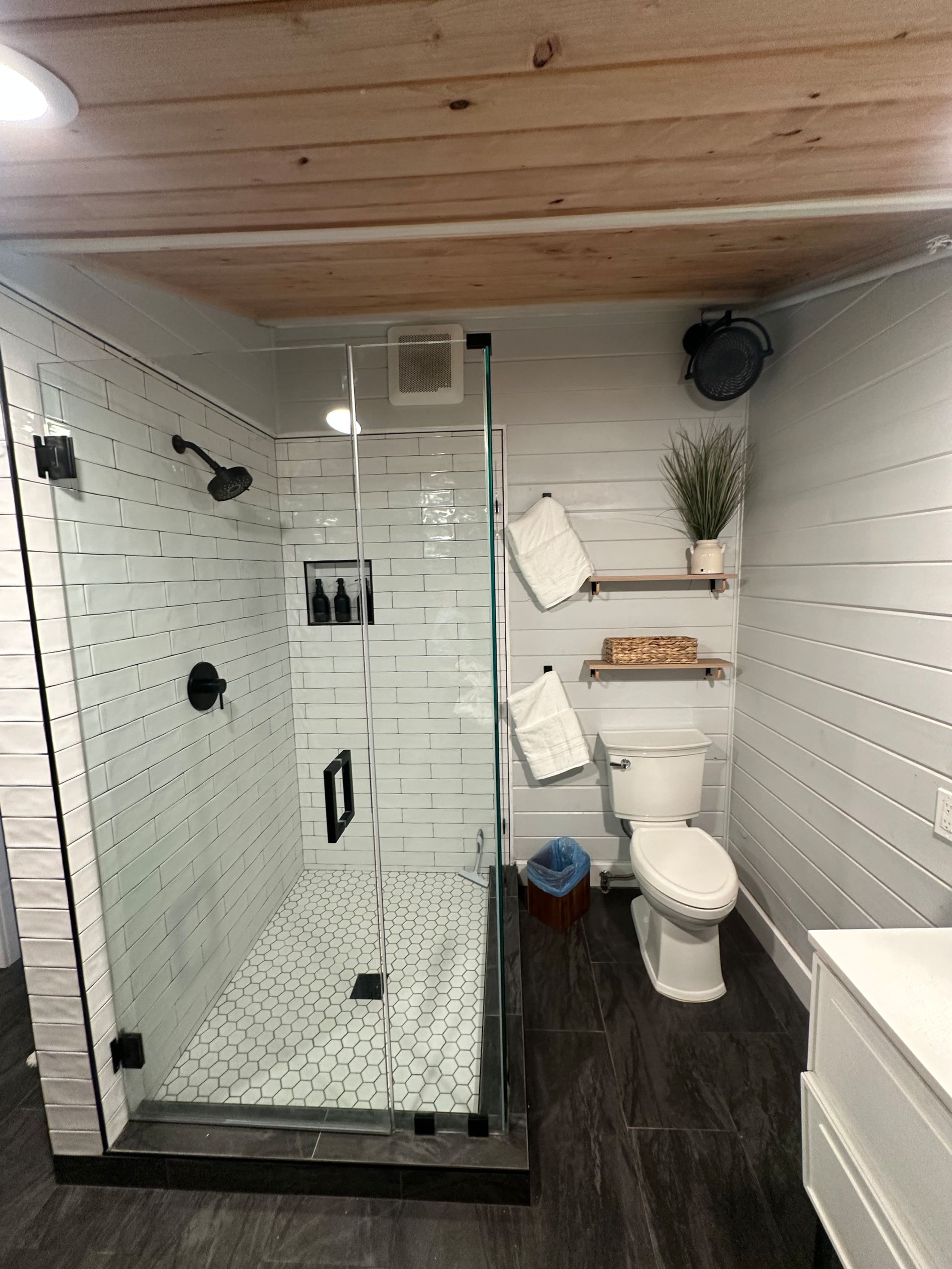 Condo in Lahaina · ★5.0 · 2 bedrooms · 2 beds · 2 private baths - Image 18