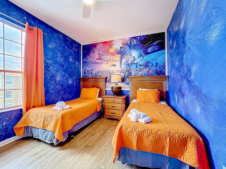 Duerme bajo la imaginación de la galaxia y el espacio en esta habitación inspirada en Star Wars.