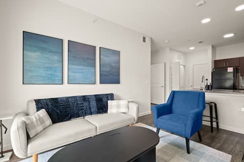 Successful Airbnb property: Chic & Cozy ~ 1BR Retreat w/Fast Wi-Fi & TV in Tech Ridge