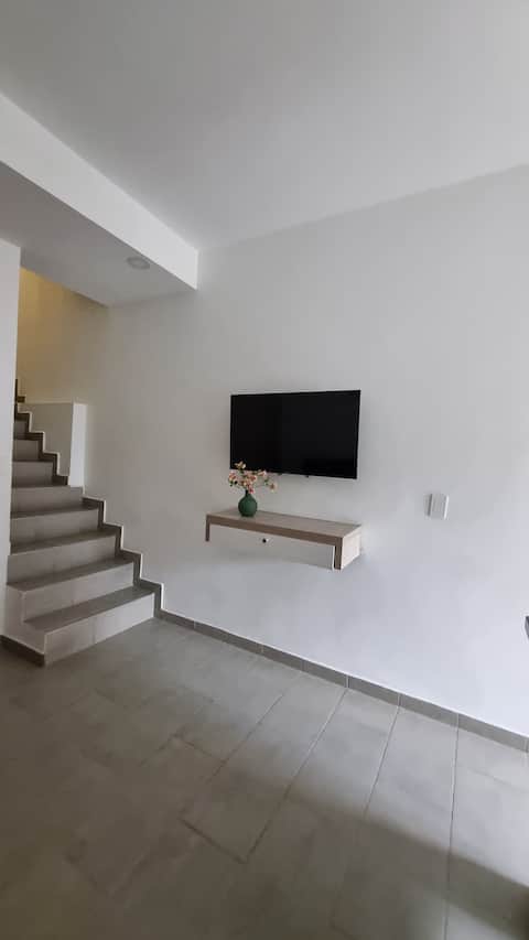 Top Airbnb: Nice and comfortable studio apartment in Santa Mónica