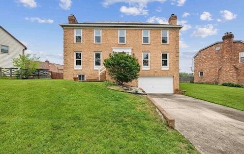 Modern Home Near UMD & D.C.