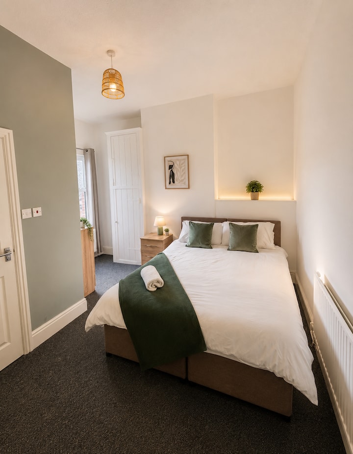 Spacious 4 Bedroom 2 Bathroom - Nantwich