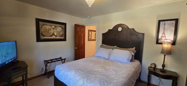 Like all other rooms, the playfully named Indiana Jones Room features an IPTV and smart speaker for your entertainment.