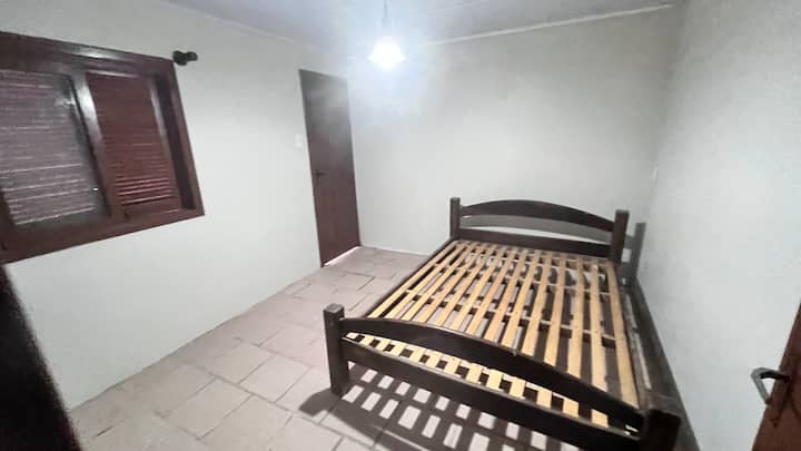 ოთახი მშენებარეა, 
იქნება ვენტილატორი 
Ropeiro 
Ორადგილიანი საწოლი 