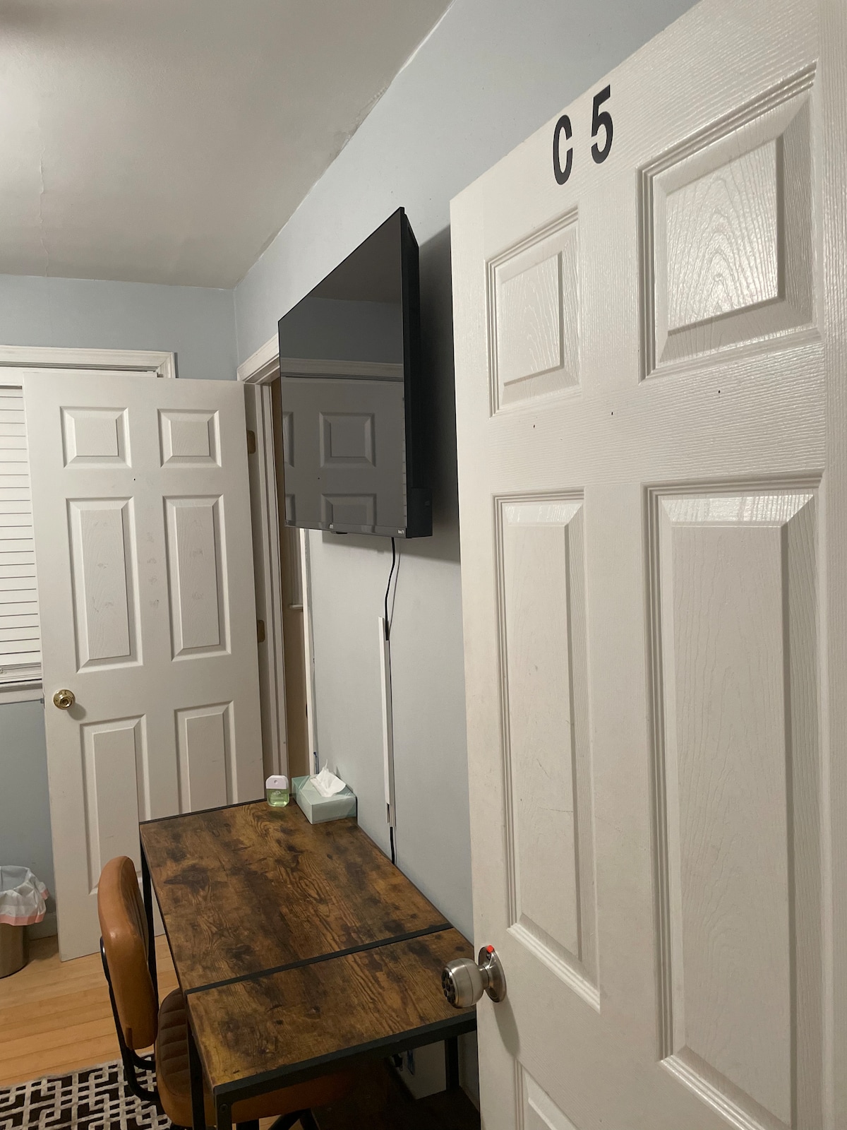 Chic & Serene NE Philly Stay l Desk + In-Unit W/D