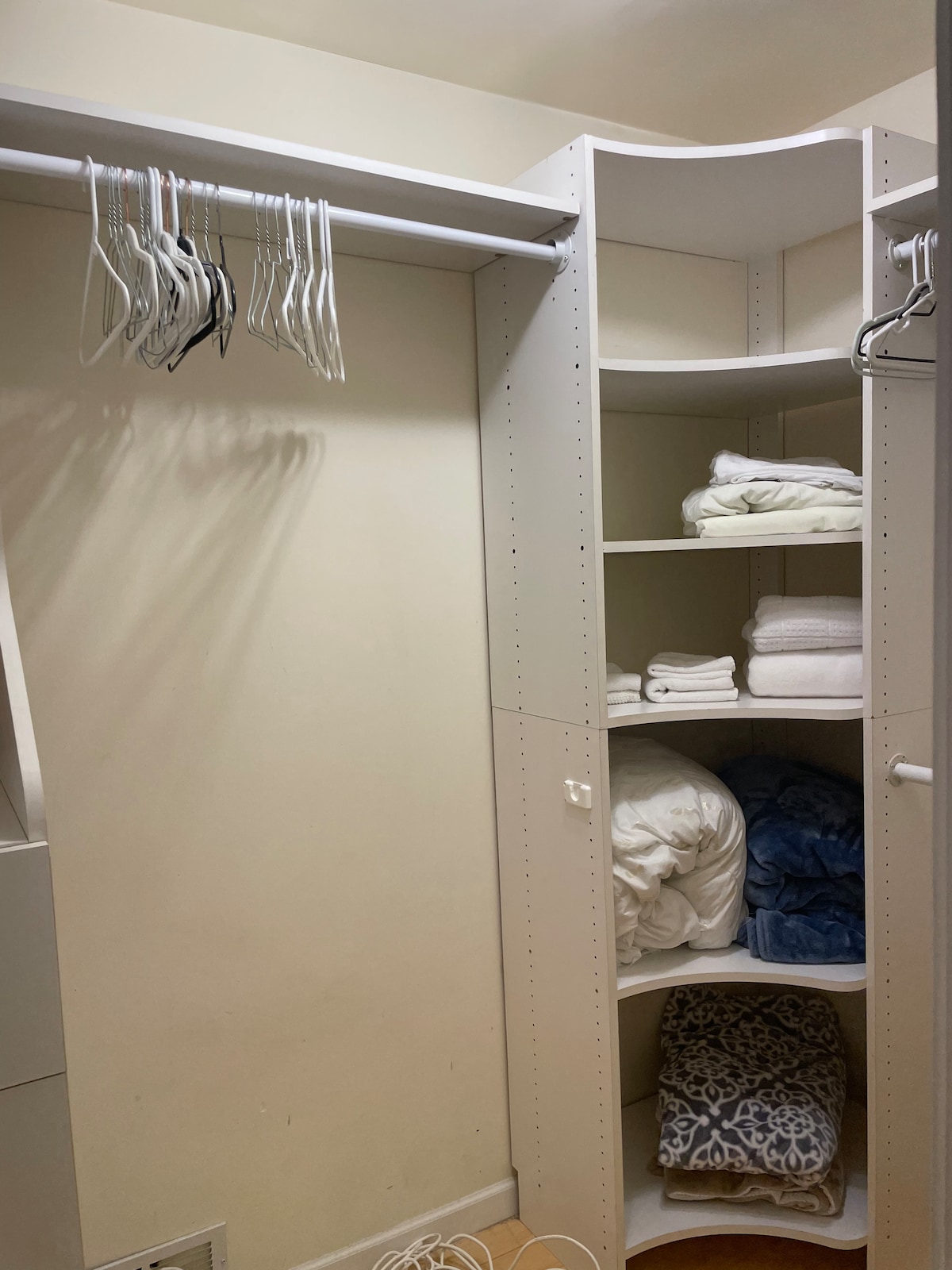 Chic & Serene NE Philly Stay l Desk + In-Unit W/D
