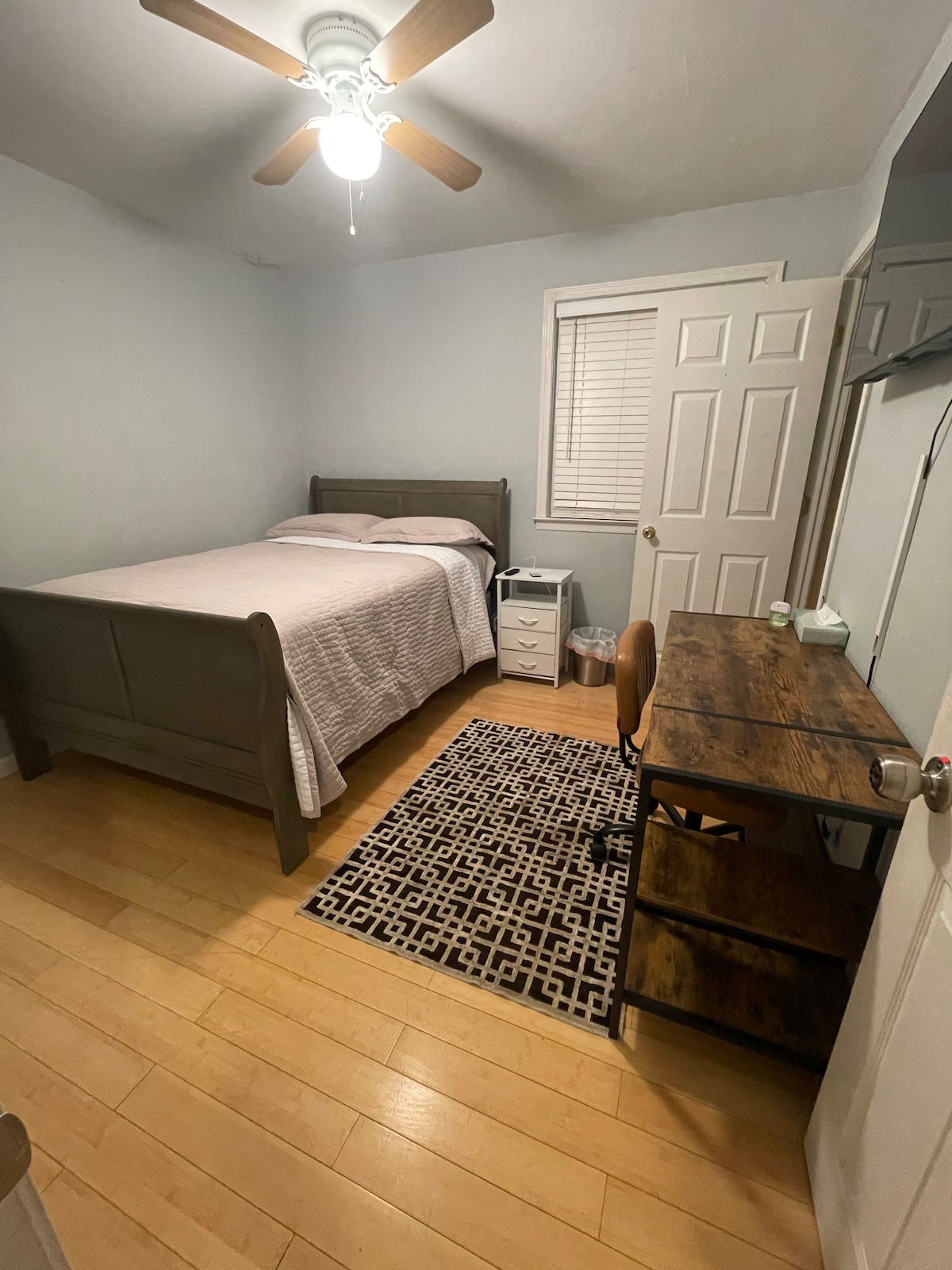 Chic & Serene NE Philly Stay l Desk + In-Unit W/D