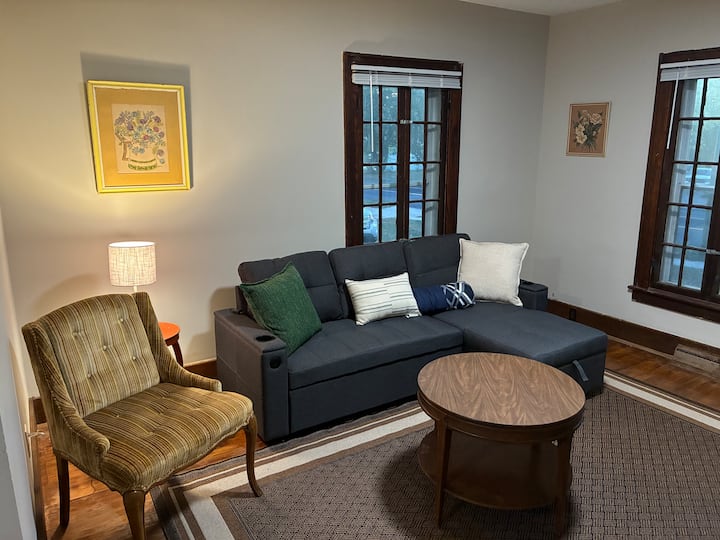 Quaint 3 Bedroom Close To Downtown Shelby! - Double JJ Resort, Rothbury