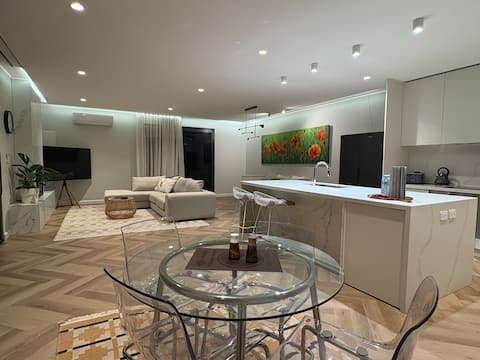 Successful Airbnb property: Luxury 1-Bedroom Retreat on 10 Acres, near beaches in Melbourne