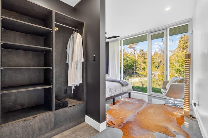 Ultra Luxury Chalet: Private Oasis, Spa, Sauna