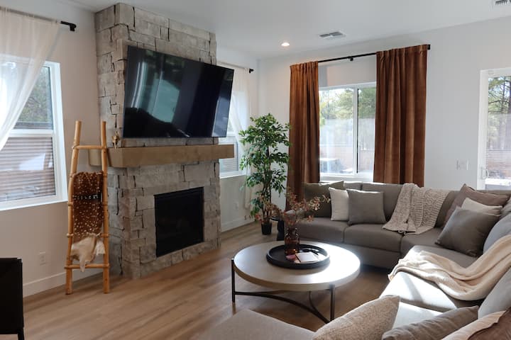 Cozy Mtn Home/fire Pit/hot Tub/games!/sleeps 12 - Flagstaff, AZ