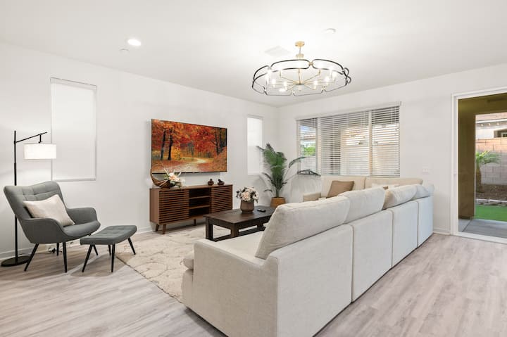 Stylish 6br/8beds(4 King Beds) 3 Tvs/game Console - Eastvale, CA