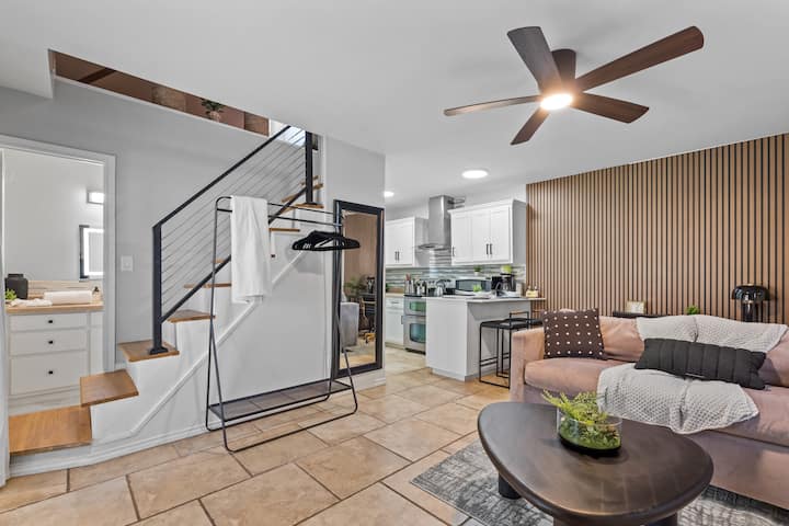 Cozy Dallas Cottage + Large Backyard + Arboretum! - Garland, TX