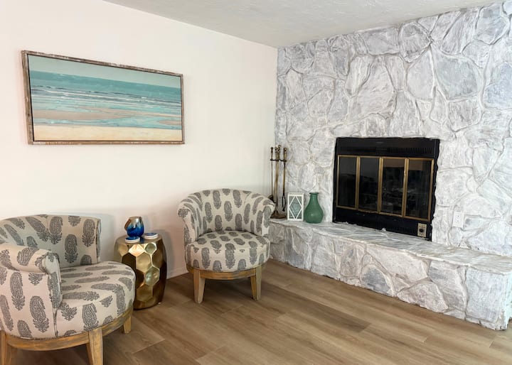 Lakefront Bungalow |Fenced Yard | 10 Min To Tarpon - Holiday, FL