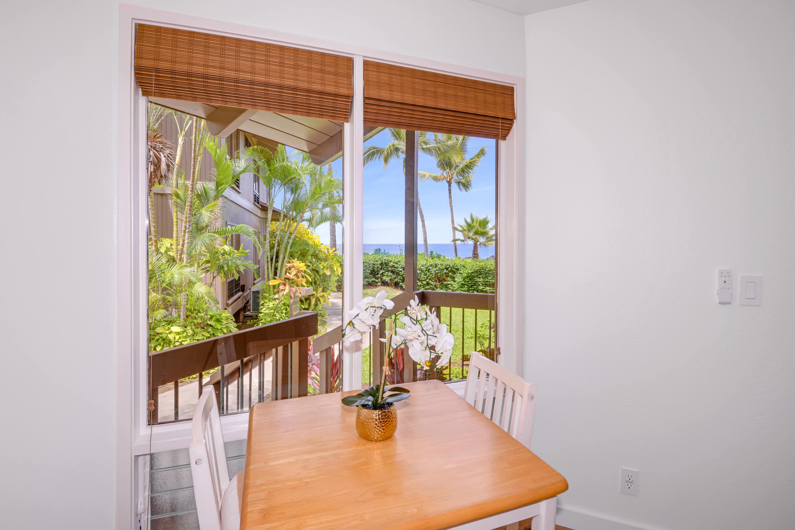 Condo in Kahaluu-Keauhou · ★4.95 · 1 bedroom · 2 beds · 2 baths - Photo 6